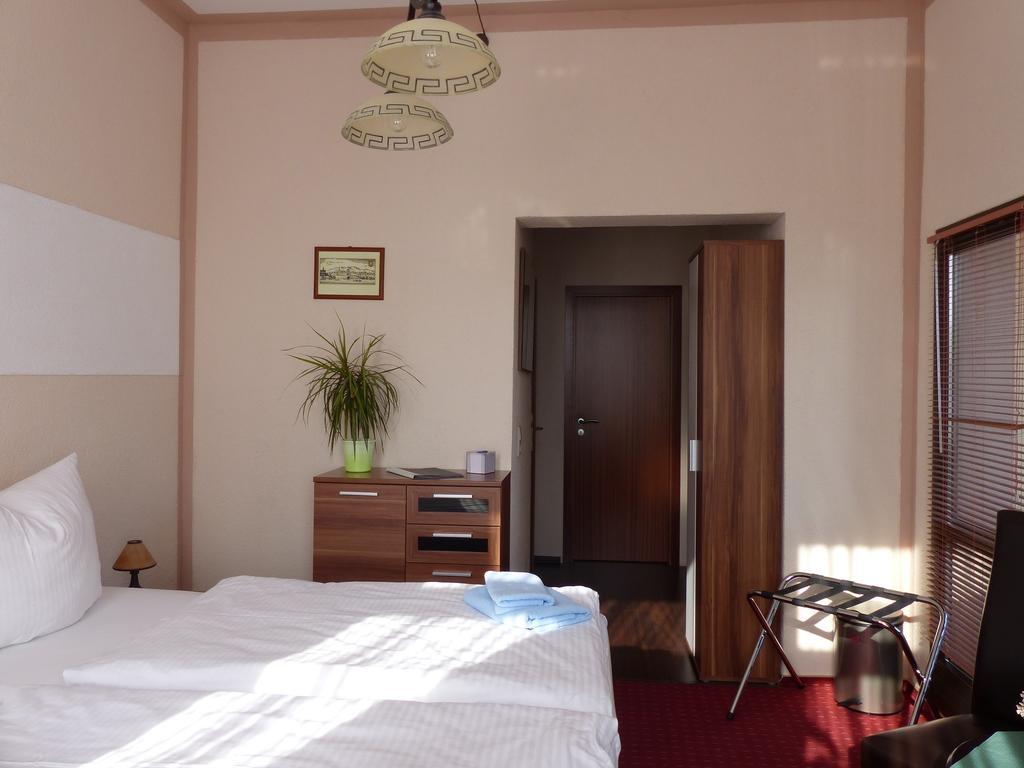 Hotel Friedchen Mit Eigener Fleischerei Artern Bilik gambar
